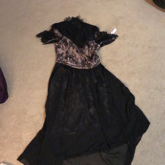 Dress. Size 4 - Picture 1 of 2